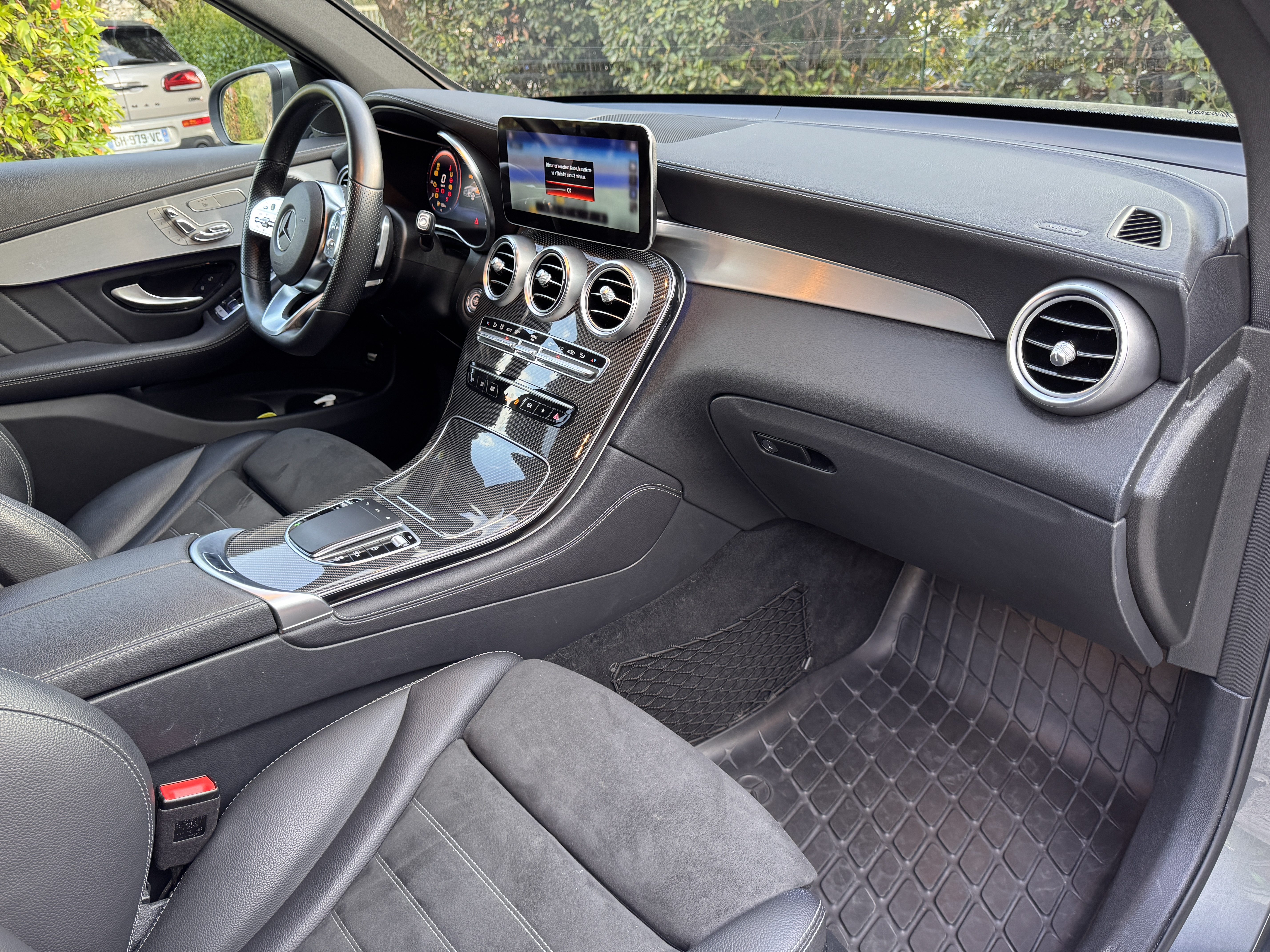 Mercedes-Benz Glc 220d AMG Line – photo 11